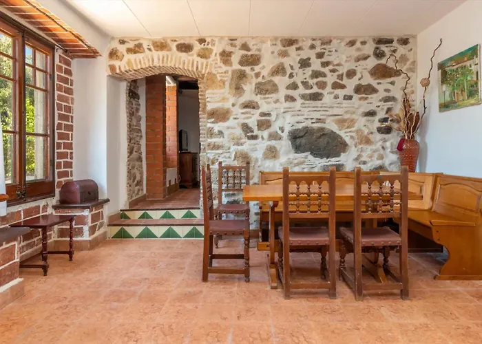 Masia Garriga, Casa Principal بيت للعطل